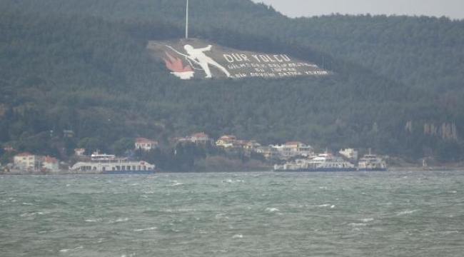 Gökçeada ve Bozcaada feribot seferlerine 'fırtına' engeli