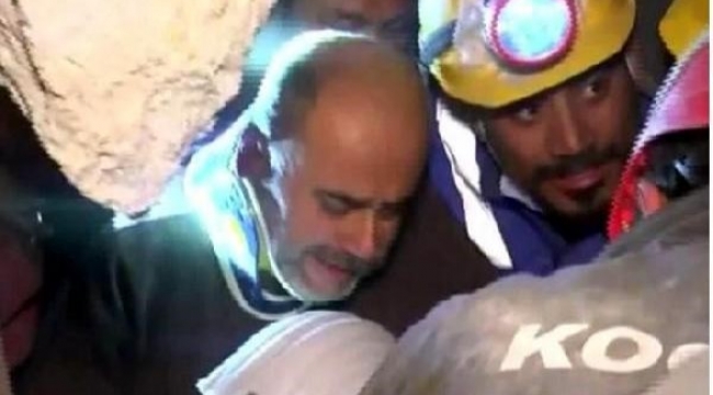 Hatay'da, 137 saat sonra enkazdan sağ çıkarıldı