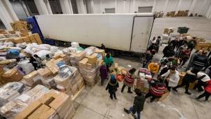 İzmir'den 134 tır, 106 kamyon, 3 uçak ve 2 gemiyle yardım gitti