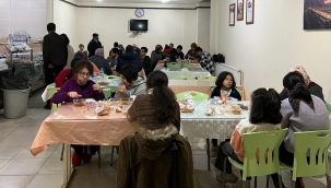 İzmir'e gelen depremzedelere Büyükşehir'den uzanan yardım eli