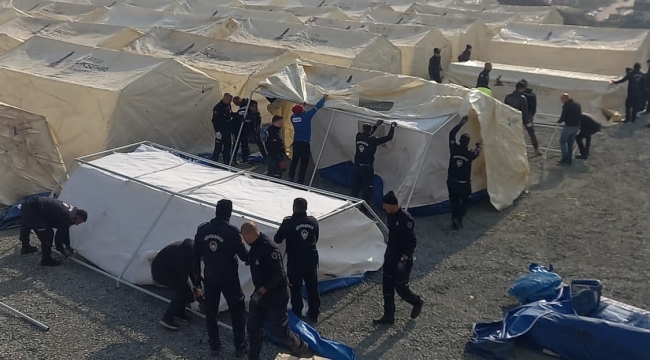 İzmir ekibi Hatay'da çadırları kurdu, zabıta da önlemleri aldı