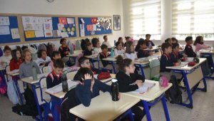 İzmir'de 2.234 depremzede öğrenci derse girdi