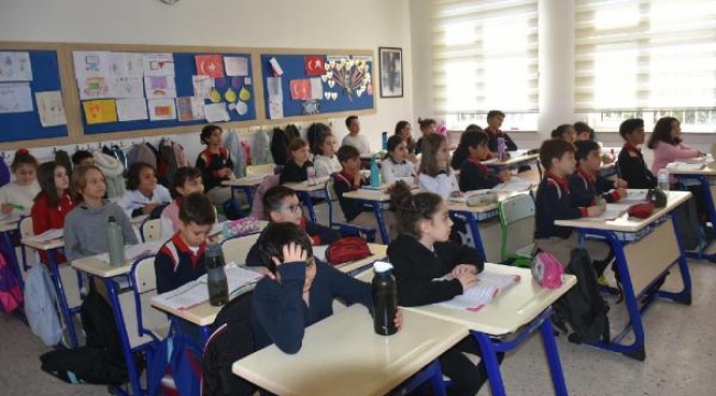 İzmir'de 2.234 depremzede öğrenci derse girdi