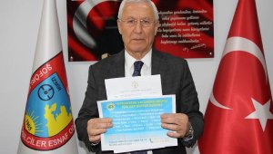 İzmir'de, taksici esnaf depremzedeler için taksi duraklarında yardımları topluyor