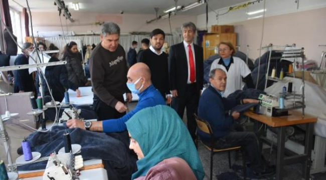 İzmir'de üretilen battaniyeler depremzedeleri ısıtacak