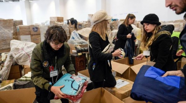 İzmir'de yaşayan Ukraynalı gönüllülerden depremzedelere yardım eli