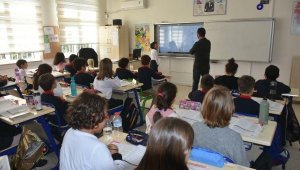 İzmir'e 5 bin depremzede öğrencinin nakli yapıldı