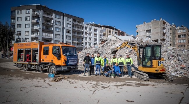 İZSU ekipleri, yıkılan Hatay'ın altyapısı için 203 personelle seferber oldu