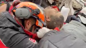 Kazım, 109 saat sonra enkazdan sağ çıkarıldı