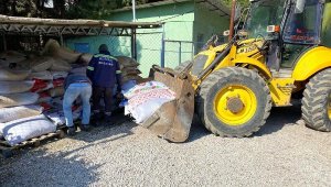 Kınık Belediyesi'nden depremzede çiftçilere yem desteği