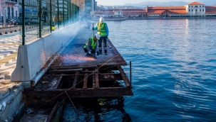 Konak'taki çürüyen seyir terasları sökülüyor