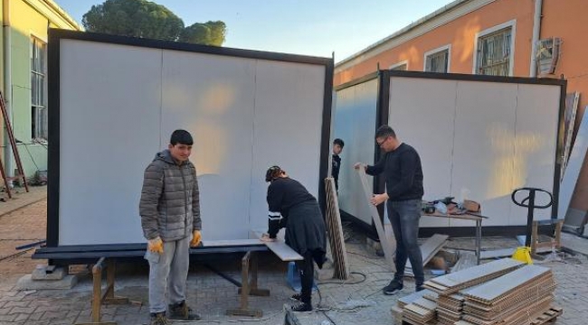 Meslek lisesi öğrencilerinden depremzedelere konteyner sınıf