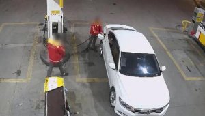 Sahte 100 dolarla yakıt alan 2 şüpheli yakalandı