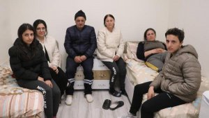 Tırnaklarıyla kazıdıkları delikten sağ çıktılar