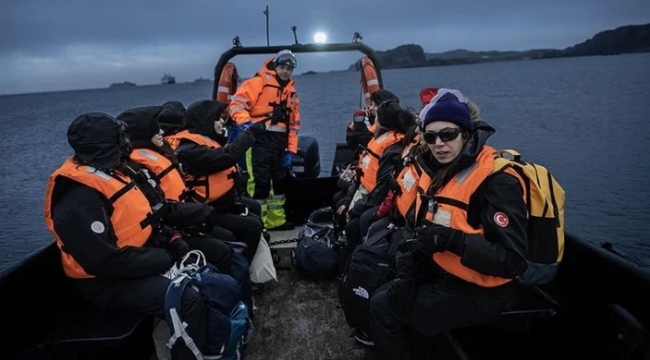 Türk ekibi Antarktika'da! 24 kişilik bilim heyeti araştırmalar yapacak