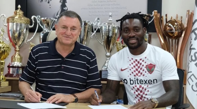 Ünlü futbolcu enkaz altında hayatını kaybetti