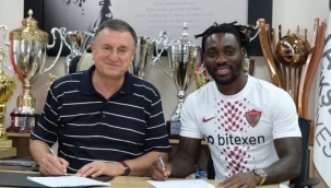 Ünlü futbolcu enkaz altında hayatını kaybetti