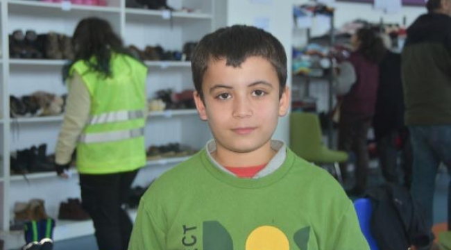 Yapboz kutusundan çıkan parayı iade etti