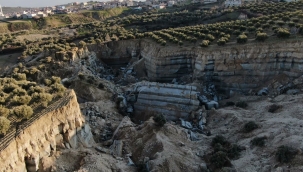 Zemin sıvılaştı, tarlalar kaydı