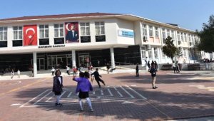 10 bin 278 depremzede öğrencinin İzmir'deki okullara nakli yapıldı