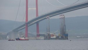 120 metrelik platform, 67 metreye indirilerek Çanakkale'den geçirildi