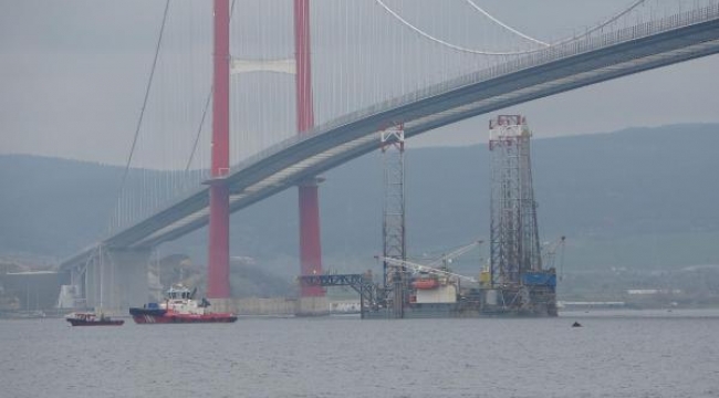 120 metrelik platform, 67 metreye indirilerek Çanakkale'den geçirildi