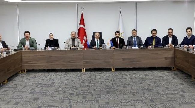 AK Parti İzmir'in 50 il yöneticisi evlerini depremzedelere açtı