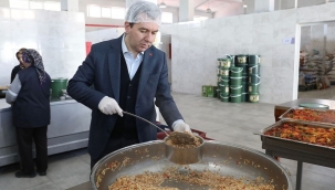 Alkışlar Bergama Belediyesi'ne! Her gün 800 kişiye sıcak yemek