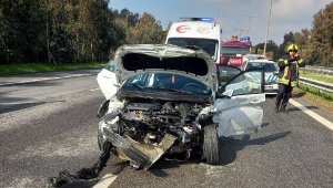 Ambulanstan inen sağlıkçılara otomobil çarptı: 1 ölü