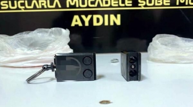 Anahtarlık gibi suikast silahıyla yakalandılar