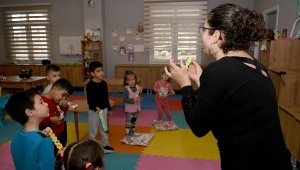 Anne- Baba Çocuk Eğitim Merkezi'nde çocuklar eğlenerek öğreniyor