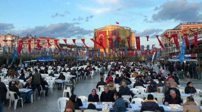 Aydın Büyükşehir Belediyesi mahallelerde iftar sofraları kuruyor