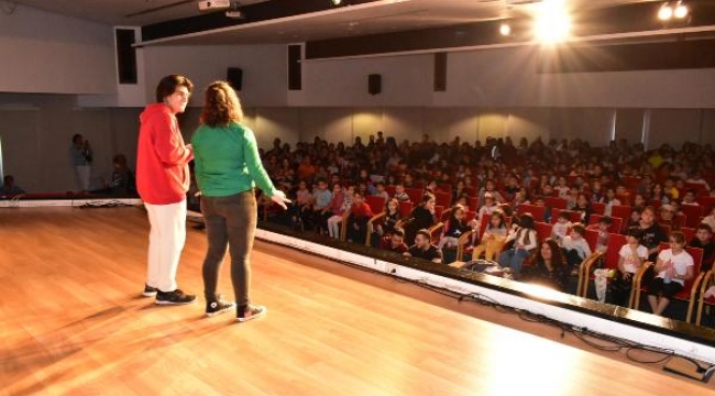 Balçova'da  27 Mart Dünya Tiyatro Günü kutlandı