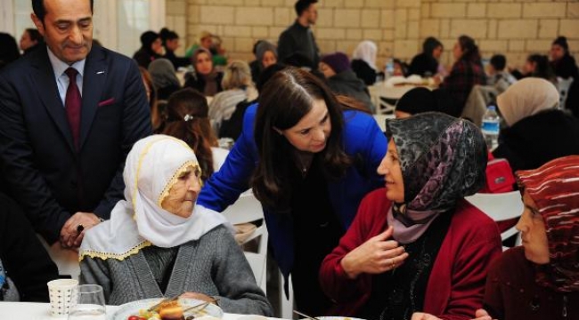 Balçova'da depremzede kadınlarla dayanışma kahvaltısı