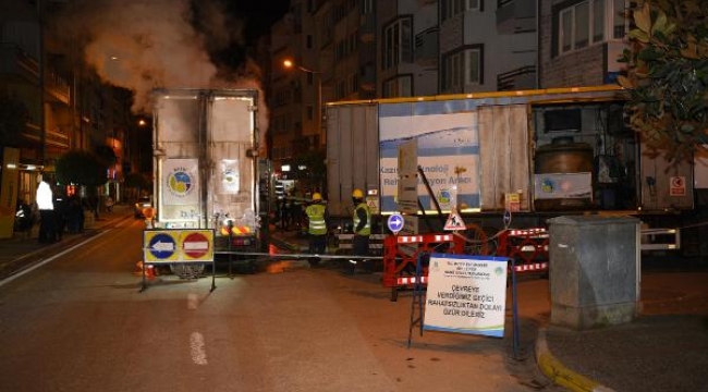 Balıkesir'de belediye ekipleri yolları kazmadan hatları onarıyor