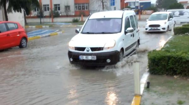 Balıkesir'de yağmur ve lodos etkili oldu