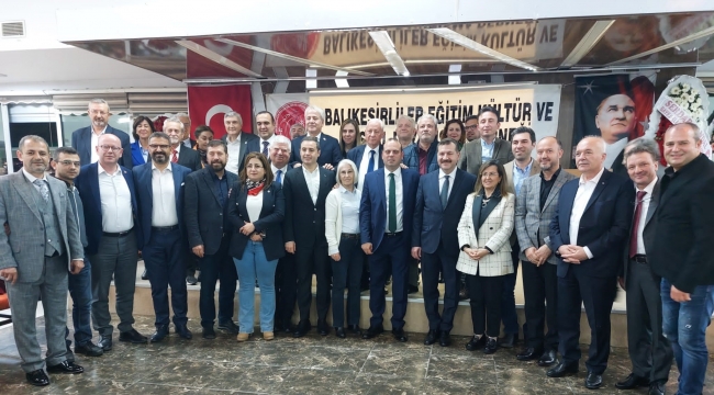 Balıkesirliler, İzmir'deki iftarda başkanlar ve vekillerle buluştu