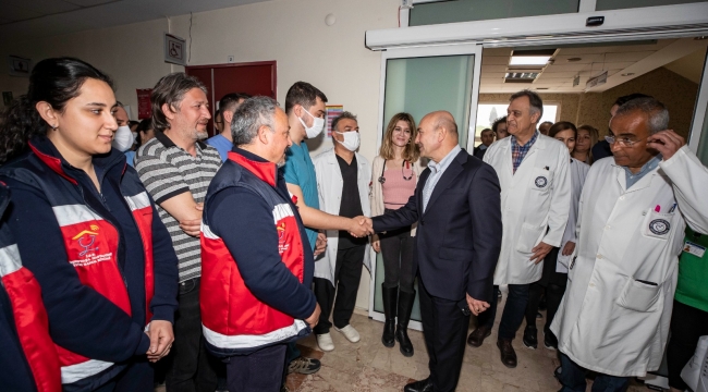 Başkan Soyer, Eşrefpaşa Hastanesi çalışanlarına teşekkür etti