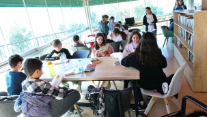 Bayraklı Belediyesi kitap kafelerinde her türden kitaba kolay ulaşım