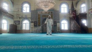 Bayraklı Belediyesi, Ramazan'la birlikte camileri dezenfekte ediyor