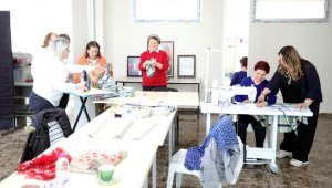 Bayraklılı kadınlar, deprem bölgesine emzirme önlükleri gönderdi