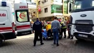 Beton mikserinin çarptığı anne öldü, kızı yaralandı