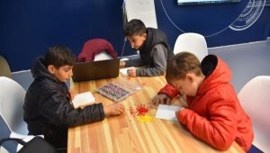 Bilim Yunusemre deprem bölgesinden gelen çocukları ağırladı