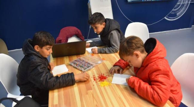 Bilim Yunusemre deprem bölgesinden gelen çocukları ağırladı