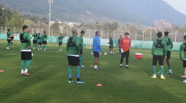 Bodrumspor, Burak Öksüz'le imzaladı