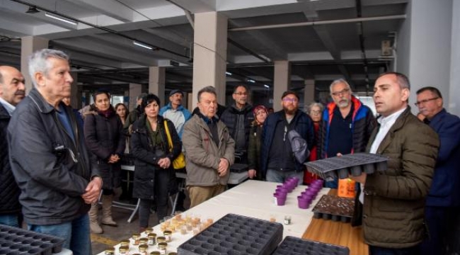 Bornova Belediyesi'nden vatandaşa tohum çimleme eğitimi