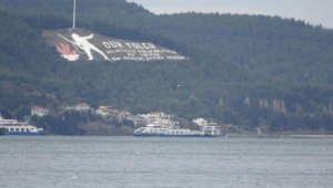 Bozcaada feribot seferlerine 'fırtına' engeli