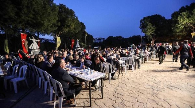 Buca'da ilk iftar sofrası Mevlana Tesisleri'nde kuruldu