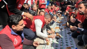 Büyükşehir işçisinden zeytin-ekmekli eylem