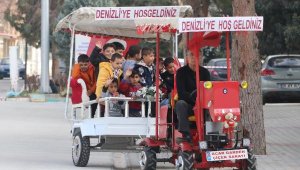 Denizli'de depremzede çocuklara fayton gezisi